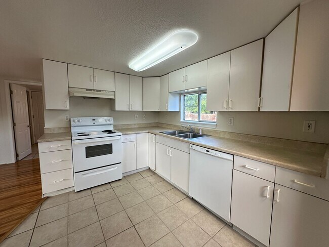 Building Photo - 809 Willard Ave