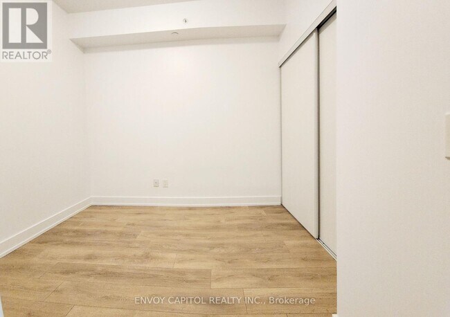 Photo du bâtiment - 128 Fairview Mall Dr