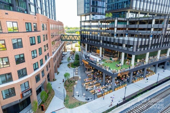 Foto del edificio - 2161 Hawkins St