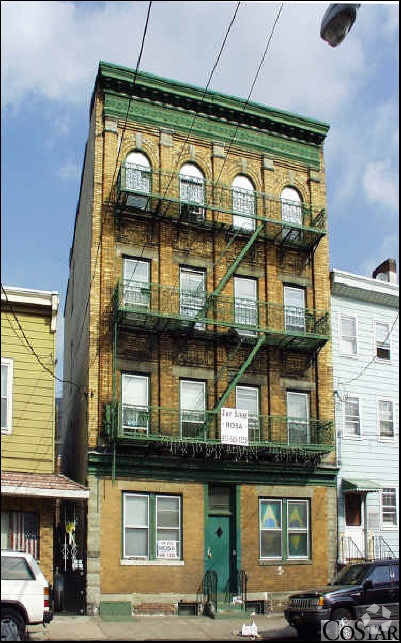 Building Photo - 18 Monroe St