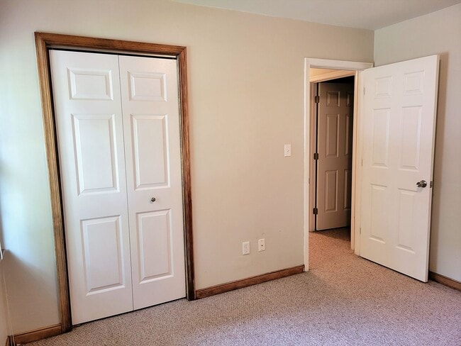 Building Photo - Spacious 3 bedroom 2 bath rancher availabl...