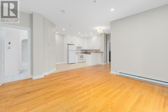 Building Photo - 22 Flavin St