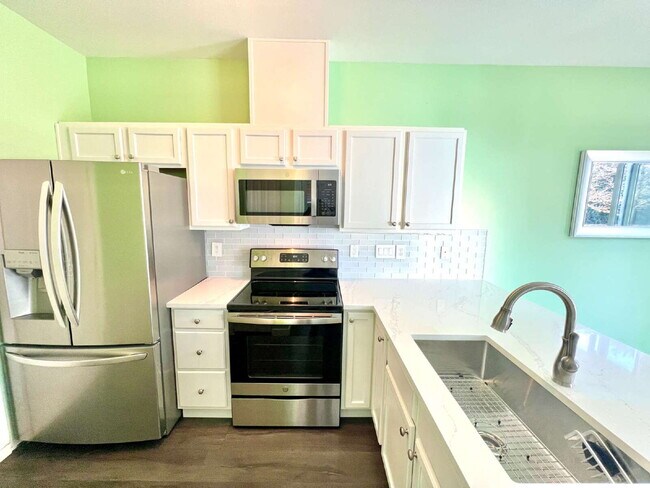 Foto del edificio - Move-In Ready Puyallup Townhome – Central Location, Easy Commute