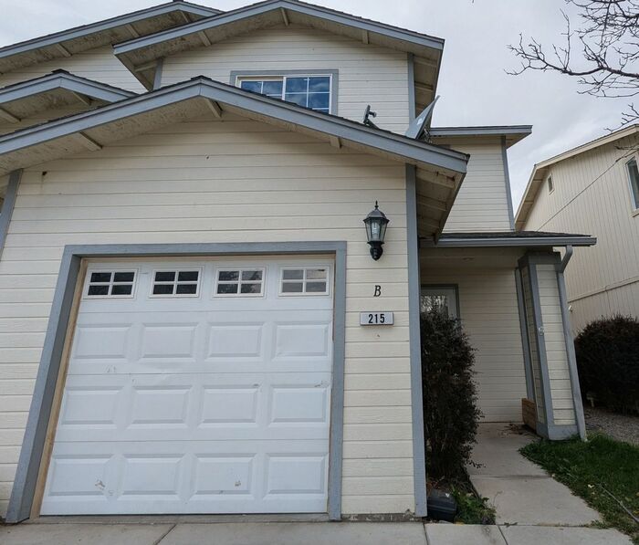 Primary Photo - Updated 3-Bedroom Townhome in Dayton – Mov...