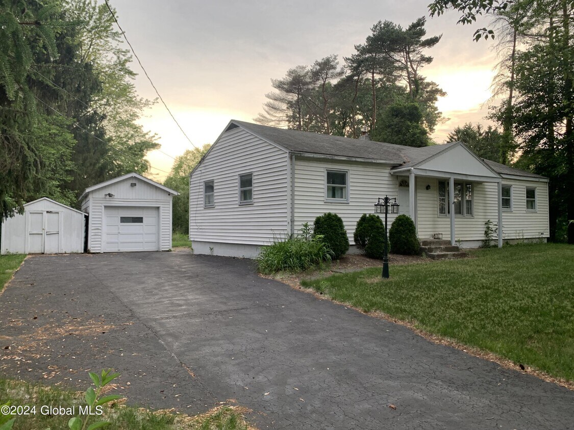 222 Old Niskayuna Rd, Latham, NY 12110 House Rental in Latham, NY