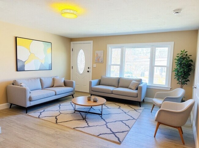 Foto del edificio - 53 Gale Rd