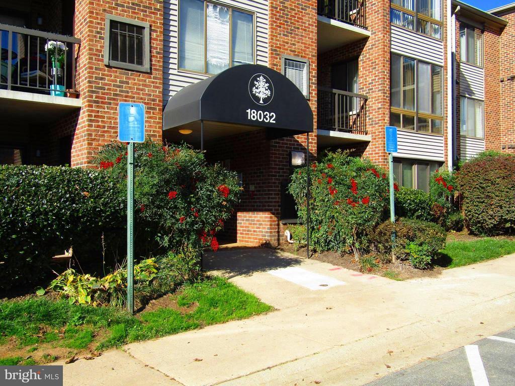 Primary Photo - 18032 Chalet Dr