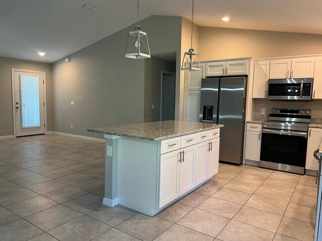 Building Photo - *Annual* Beautiful, Clean, 3 Bedroom Home ...