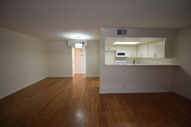 Building Photo - 6401 Riverton Ave