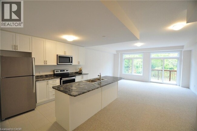 Photo du bâtiment - 77 Diana Ave