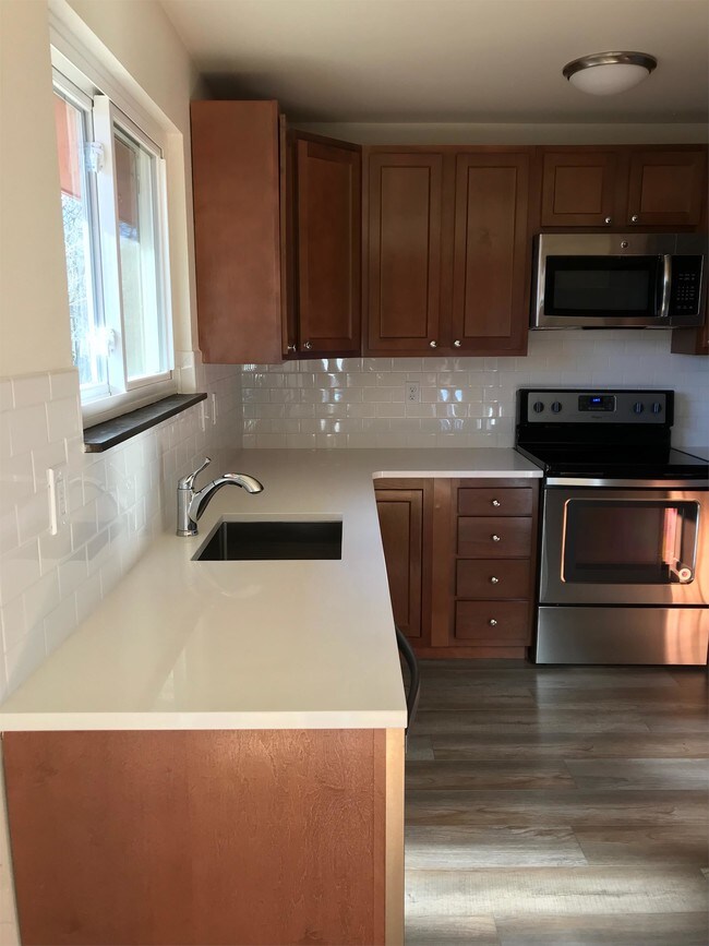 Building Photo - 2664 Kalmia Ave