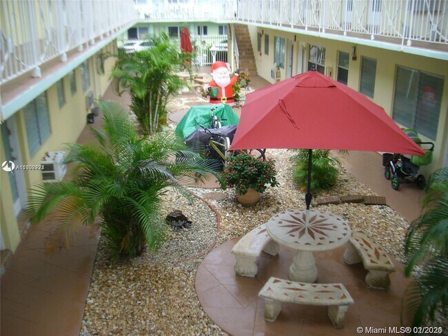 Foto del edificio - 8101 Abbott Ave