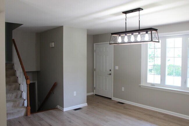 Foto del edificio - 2462 Camp Rd