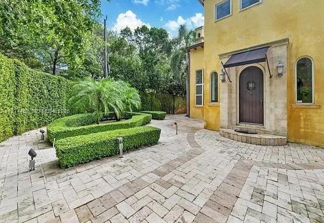 Foto del edificio - 3733 Solana Rd