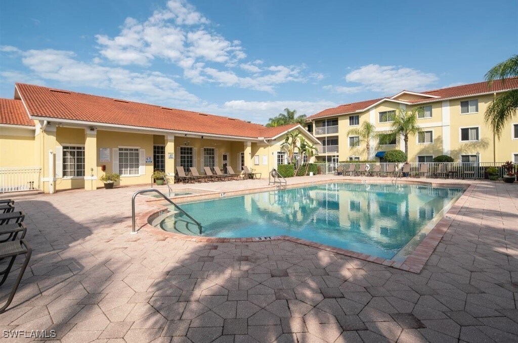 Foto del edificio - 8297 Key Royal Ln
