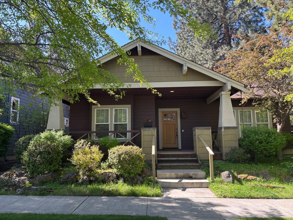 Foto principal - 3 Bed 2 Bath Single level - Fenced Yard-No...