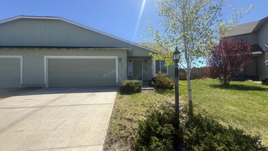 Building Photo - 302 Leisek Way