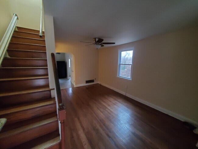 Building Photo - 5650 Pioneer Dr