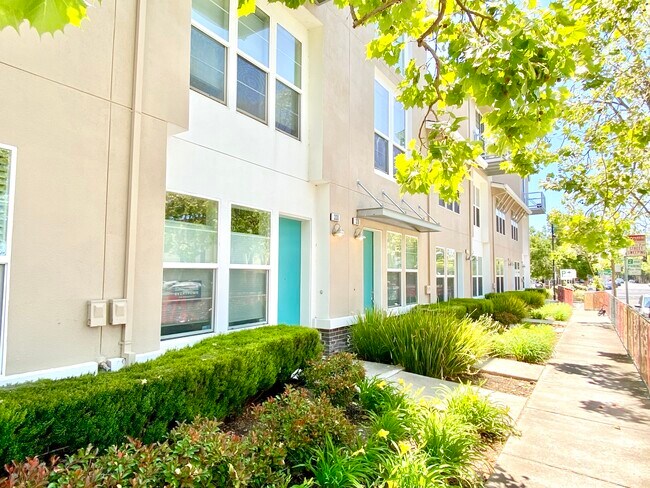 Building Photo - 326 Marina Way