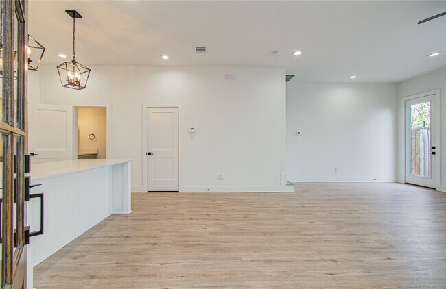 Foto del edificio - 6420 Highland Pine Ln