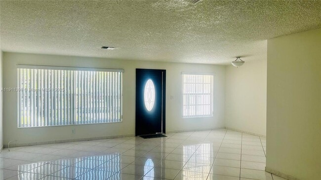 Foto del edificio - 5706 NE 17th Terrace