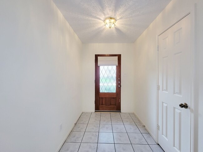 Foto del edificio - Beautiful 3-Bedroom, 2-Bath Home Nestled o...