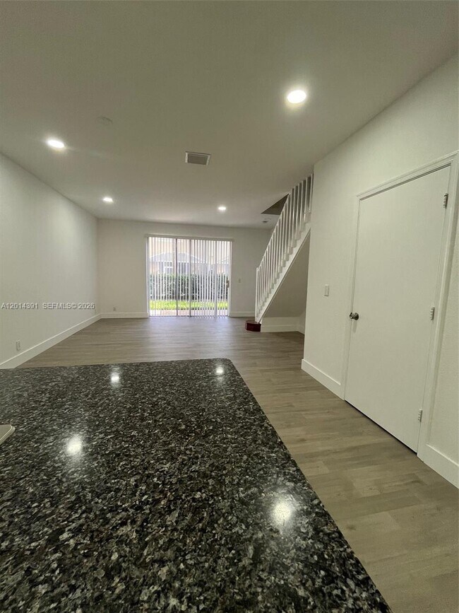Building Photo - 2216 Ensenada Terrace
