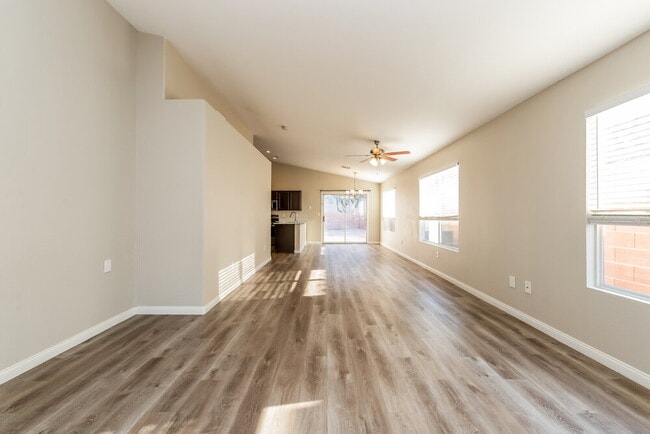 Building Photo - 8016 W Shady Glen Ave
