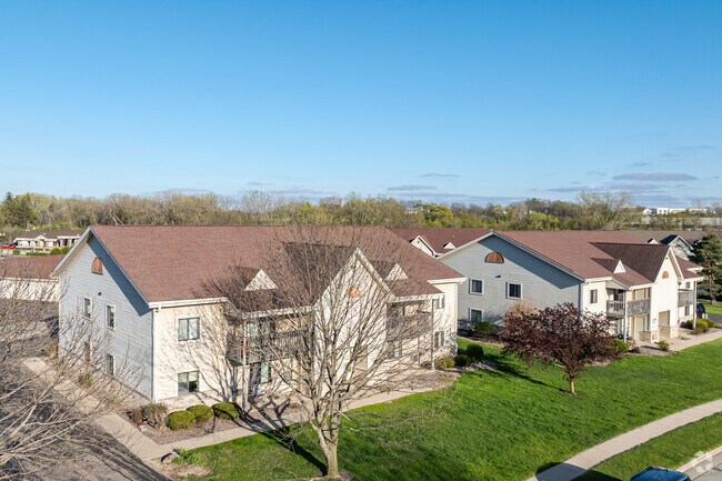 Building Photo - Meadows of Mukwonago