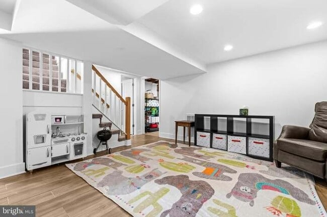 Building Photo - 3241 Holly Hill Dr
