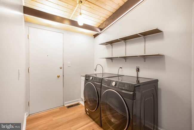 Building Photo - 3406 Woodvalley Dr