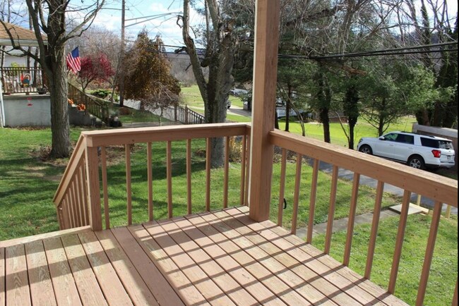 Foto del edificio - 6 S Main St