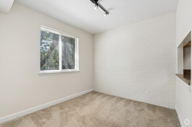 1BR, 1BA - 835AF - Dining Room - Fairfield Crossing Apartments