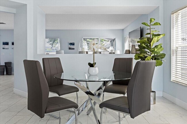 Foto del edificio - 642 Elderberry Dr