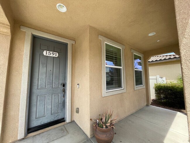 Foto del edificio - Spacious Chula Vista Home | 2 Car Garage | Pools, Gym & Tennis Courts