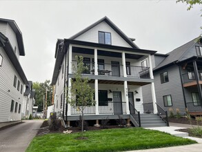 Building Photo - 716 13th Ave SE