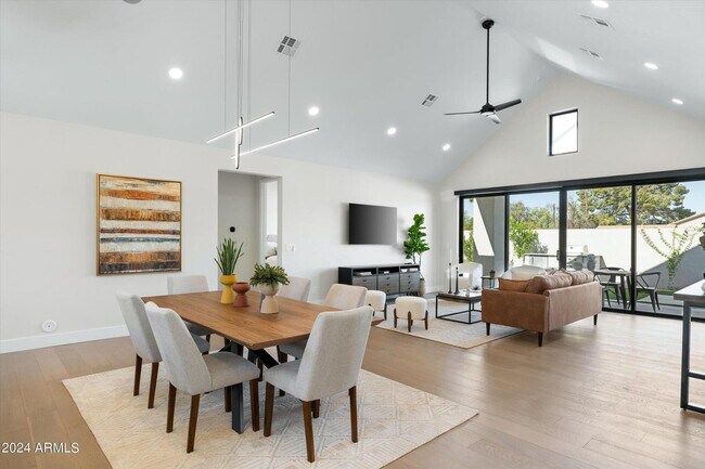 Foto del edificio - 6324 N 10th Dr