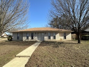 Building Photo - 24 Heatherwood Dr
