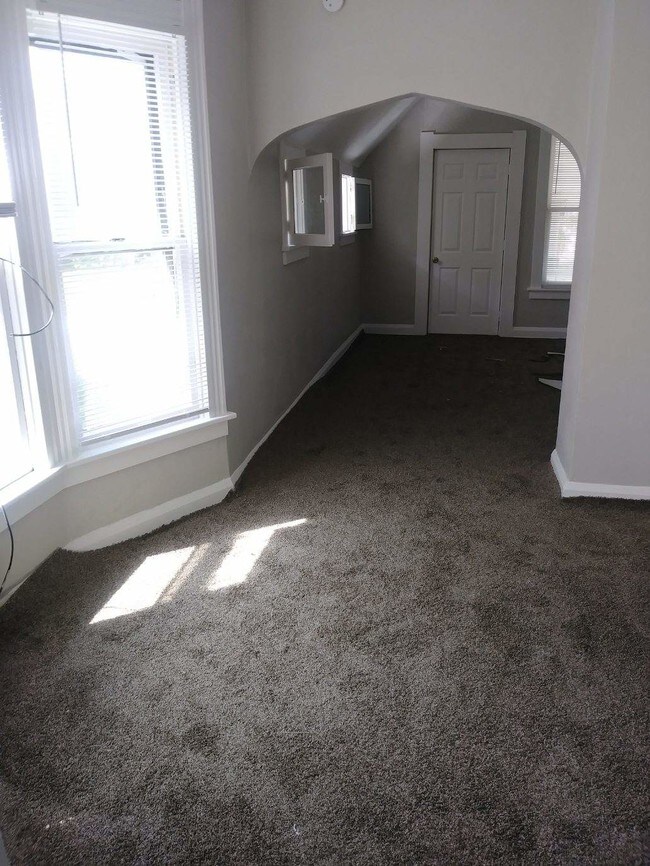 Building Photo - 1521 Jermain Dr