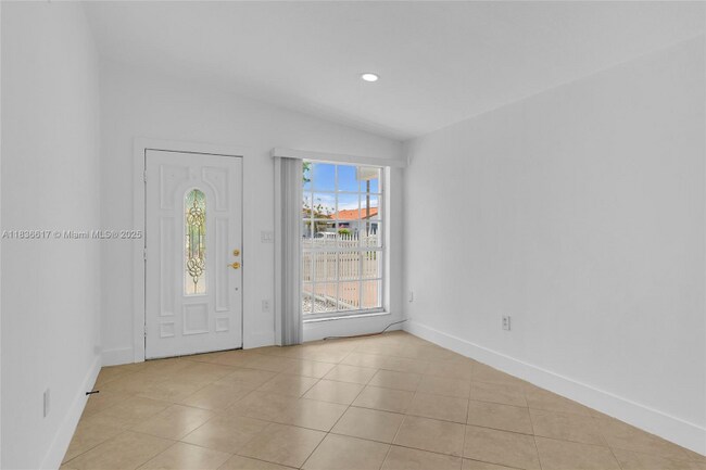 Foto del edificio - 8811 NW 112th Terrace