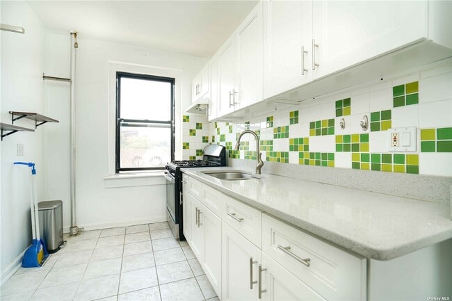 Building Photo - 62-64 Saunders St-