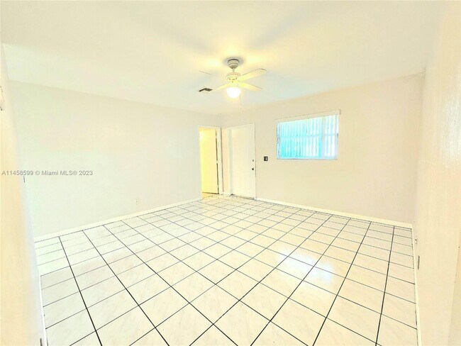 Foto del edificio - 5820 SW 27th St
