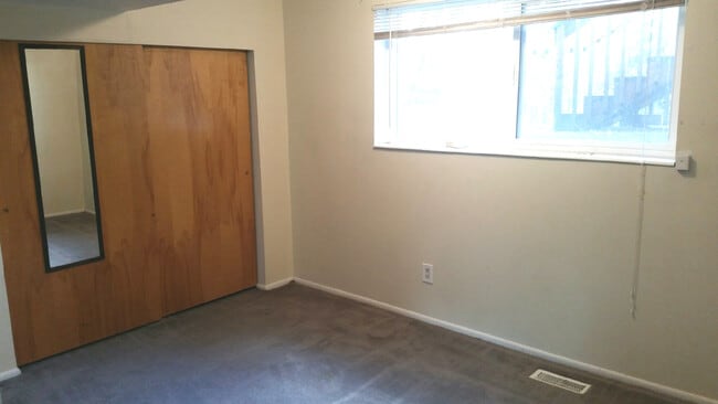 Building Photo - Spacious 3 Bed Duplex