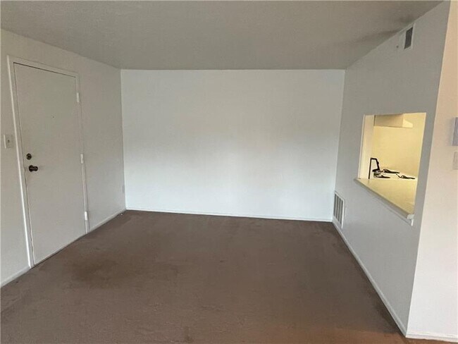 Building Photo - 325 Ridge Point Cir