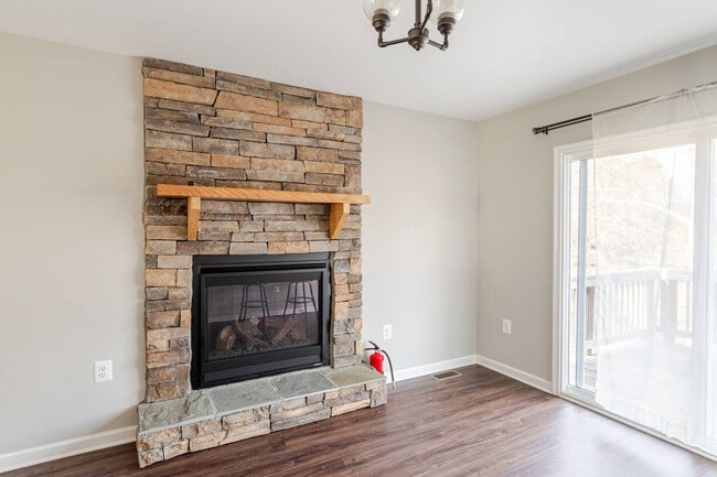 Building Photo - 301 Rollason Dr