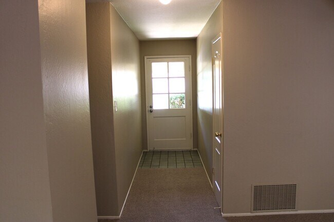Building Photo - Clayton Valley Highlands 3bed 2bath + Bonu...