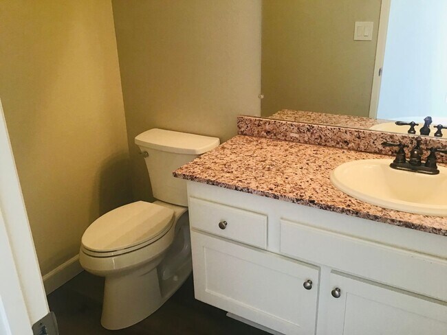 Foto del edificio - Remodeled Mission Oaks 4 Bedroom