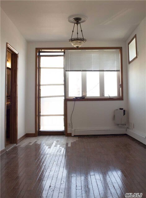 Foto del edificio - 79-14 Cypress Ave