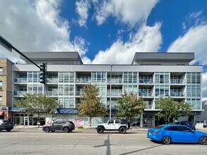 Building Photo - 1610 W Fullerton Ave