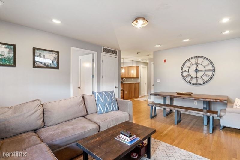 Foto principal - 125 B St